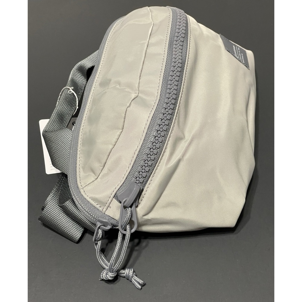 NWT Lululemon All Day Essentials Belt Bag 2.5L (#b2) bin+ - Picture 9 of 12